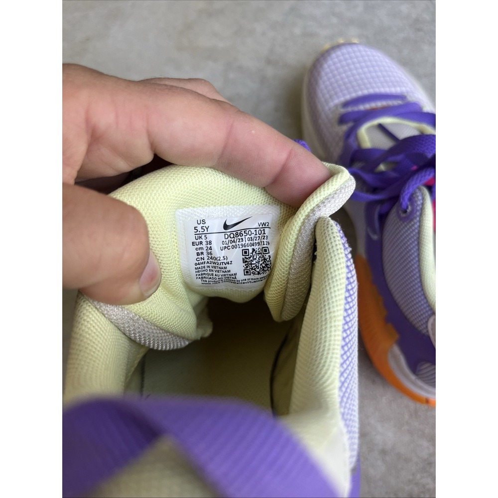 Kids Nike LeBron Witness 7 Action Grape Orange Size 5.5y Barely Worn - Picture 6 of 6